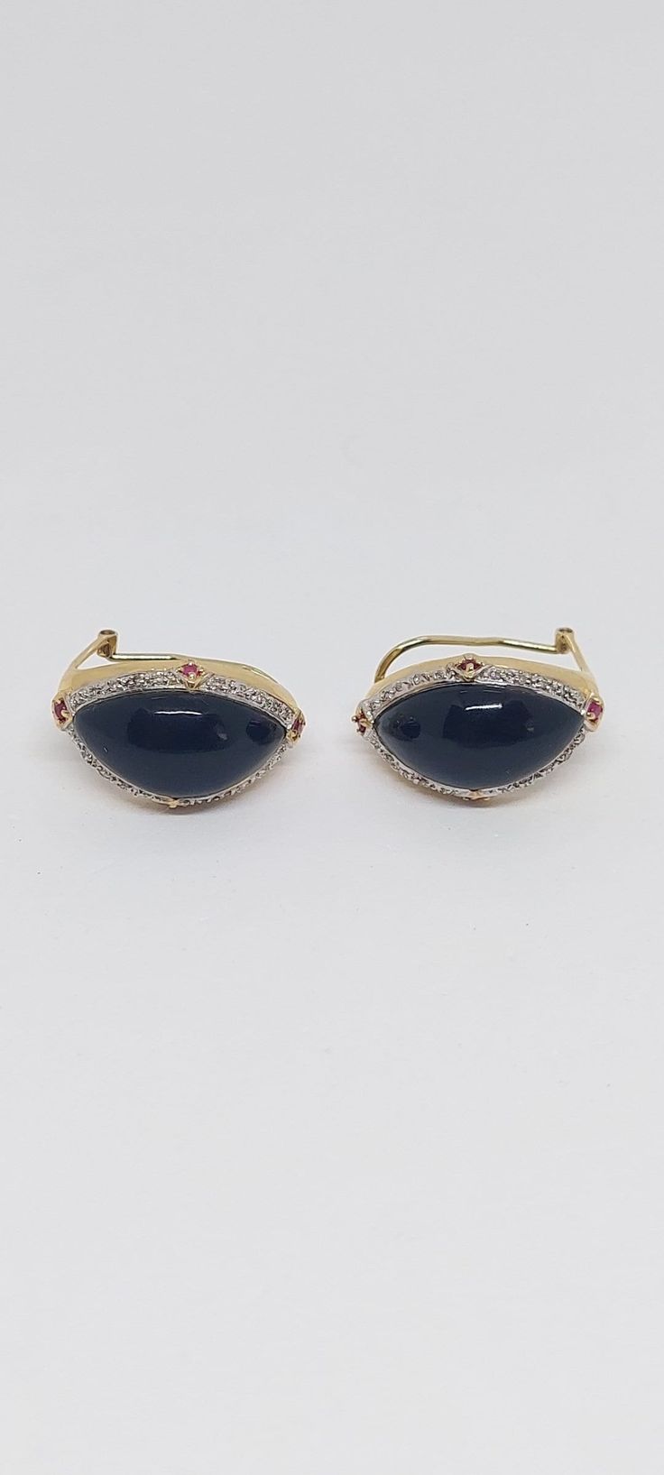 Vintage Black ONYX / Ruby / Diamonds 14k yellow Gold Earring. Onyx Earring, 14k Yellow Gold Black ONYX Earring. Clip on Onyx Earring. Ruby, Diamond 14k YG Earring. Onyx LOVER. Product Info: - Metal: 14K Yellow Gold. - Stone: Black Onyx / Diamonds / Ruby. - Onyx measures: 17mm x 10mm. - Sparkling Diamonds. - Ruby Quantity: 8 - Earring Dimensions: 20x10mm - Nice gift box Included. Luxury Black Gemstone Earrings, Black Hallmarked Drop Earrings, Formal Onyx Gemstone Earrings, Elegant Black Cabochon Earrings, Luxury Yellow Gold Onyx Earrings, Formal 14k Gold Earrings With Black Enamel, Black Cabochon Earrings For Evening, Black Oval Earrings For Anniversary, Black Fine Jewelry Earrings