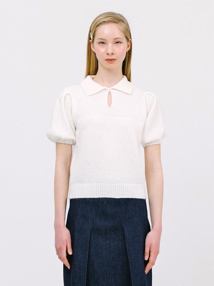 Composition : polyester 45 / acrylic 55Color : WhiteCountry of Origin : Republic of Korea White Knit Short Sleeve Top, Elegant White Short Sleeve Sweater, White Fine Knit Top For Winter, White Textured Knit Top With Short Sleeves, White Fine Knit Top For Spring, Spring White Fine Knit Top, White Short Sleeve Knit Top For Winter, White Fine Knit Short Sleeve Top, White Fine Knit Top