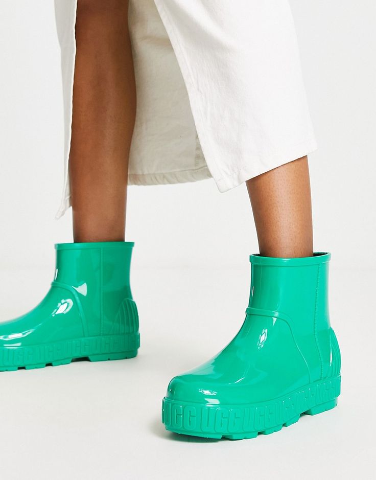 Wellies by UGG Next stop: checkout Pull-on style Embossed logo details Round toe Chunky sole Textured tread Raining Outfit, Hunter Rain Boots Outfit, Ugg Drizlita, Rain Boot Outfit, Moccasin Ankle Boots, Ugg Rain Boots, Fall Shoe, Ugg Classic Ultra Mini, Spring Pattern