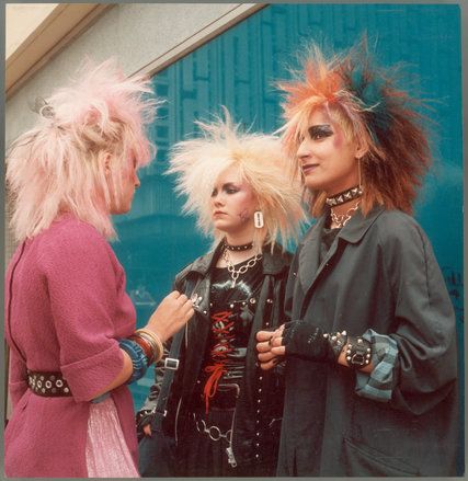 In London, a Celebration of All Things Punk - The New York Times Shirley Baker, 80s Punk Fashion, Chicas Punk Rock, Chica Punk, Cultura Punk, Estilo Punk Rock, 90s Punk, 70s Punk, 80s Punk