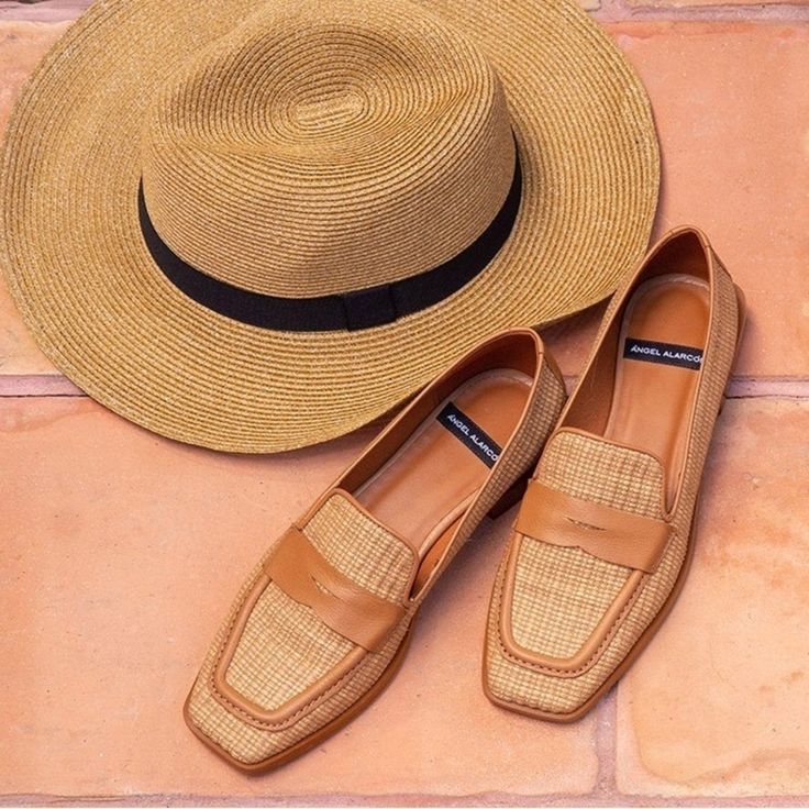 Woven Design, Penny Strap, Low Stacked Heel, Square Toe, Man Made Sole Slide On Made In Spain Size Us 9 Eu 40 #Sh6 Summer Slip-on Office Loafers, Brown Slip-on Loafers For Summer, Brown Summer Loafers With Flat Heel, Brown Flat Loafers For Summer, Beige Flats For Office In Summer, Square Toe Summer Loafers For Office, Square Toe Loafers For Office In Summer, Square Toe Loafers For Summer Office Wear, Square Toe Flats For Summer Workwear