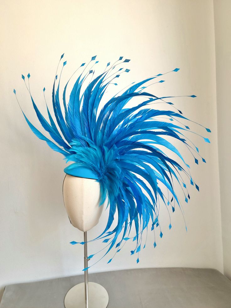 This headpiece is stunning! Stand out of the crowd. Made of long bright Turquoise Blue rooster and rooster feathers, gentle cut one by one, seated on a round silk satin base. An elastic string is attached , easy to wear and very light. Wear it at the Kentucky derby, Luncheons, weddings or any special event. This also comes on Natural White and Black Please allow 2 weeks to have it made. This hat comes without hat box, it wont fit in. If this is a rush order please contact me. Thank you. Blue Couture, Art Hats, Philip Treacy Hats, Stylish Womens Hats, Mad Hat, Rainbow Style, Pink Fascinator, Run For The Roses, Derby Fascinator