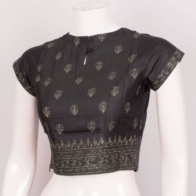 Black half sleeve blouse design Side Zip Blouse Designs, Crop Top Neck Designs, Crop Top Back Neck Designs, Back Zip Blouse Design, Black Blouse Designs, Designs Blouse, Blouse Designs High Neck, Cotton Saree Blouse Designs, Cotton Blouse Design