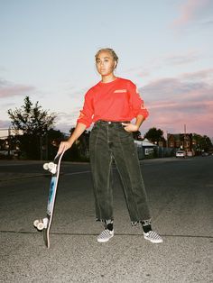 Skateboarding aesthetic | Pinterest Skateboard Girl Outfits, Skater Girl Aesthetic, Skateboard Outfits, Skater Girl Style, Toronto Girls, Skater Outfits, Skate Girl, Skater Aesthetic, Outfits Dressy