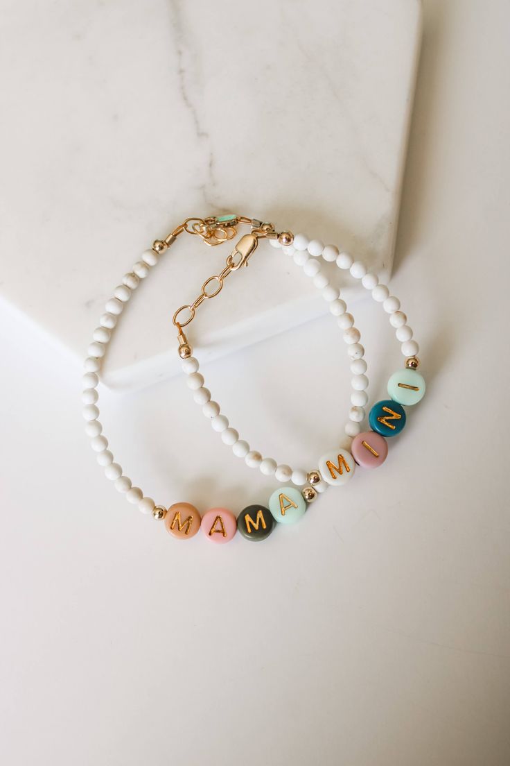 MAMA AND MINI LETTER BEAD BRACELET Baby Beaded Bracelet, Letter Bracelet Beads Ideas, Valentine Bracelets, Letter Bracelet Beads, Letter Bead Bracelets, Toddler Bracelet, Keychain Ideas, Name Bracelets, Valentines Bracelets