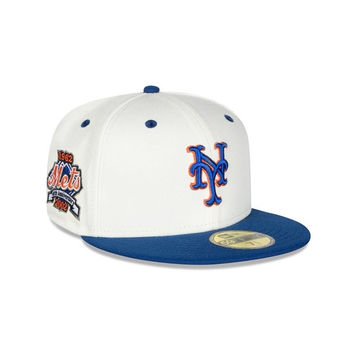 The New York Mets Mascot Pin 59FIFTY Fitted Cap features an embroidered Mets logo at the front panels with a matching MLB Batterman logo at the rear. Additional details include a team mascot pin at the left-wear side, a 40th Anniversary patch at the right-wear side, and a gray undervisor. Fitted Hat With Team Logo For Sports Events, Streetwear Fitted Hat With Logo Patch For Baseball Season, Snapback Fitted Hat With Team Logo, Fitted Hat With Letter Patch For Baseball Season Streetwear, Throwback Fitted Hat With Flat Brim For Fan Gear, Throwback Flat Brim Fitted Hat For Fan Gear, Throwback Flat Brim Fitted Hat For Fans, Baseball Season Fan Merchandise Fitted Hat, Baseball Season Fan Merchandise Fitted Cap