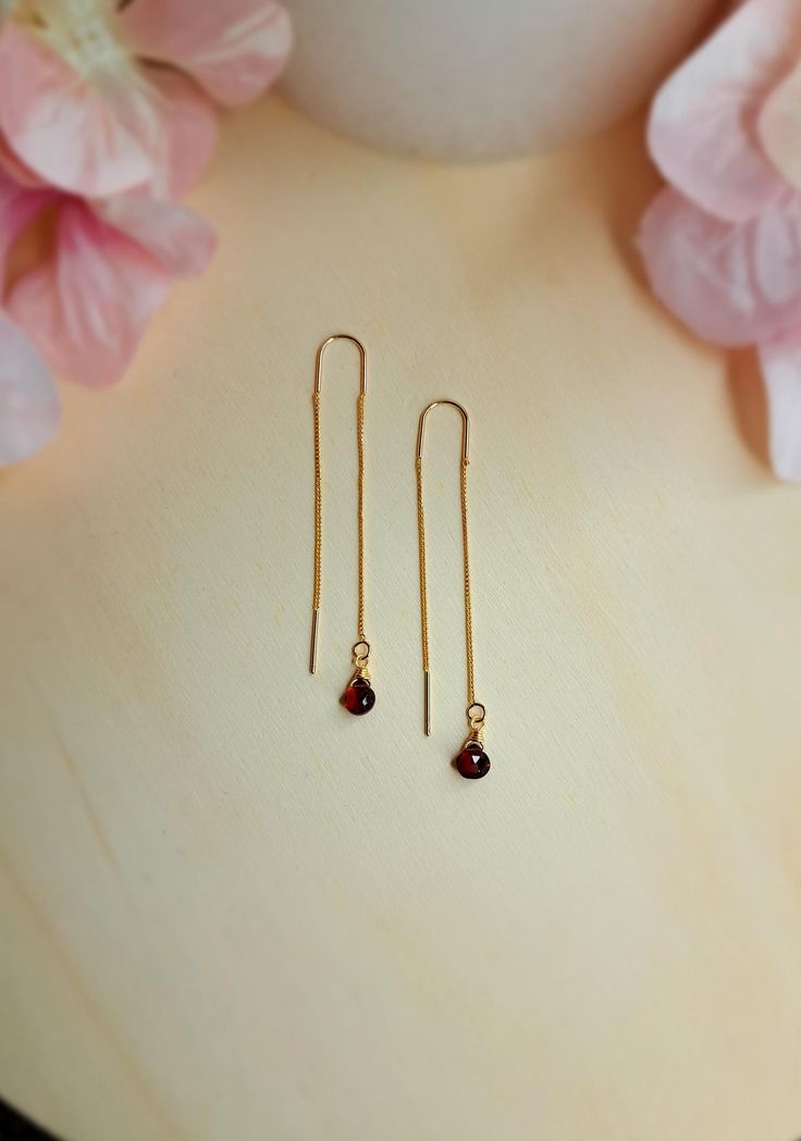 These earrings are handmade with natural high quality gemstones. The materials used are nickel-free, also suitable for sensitive skin. Information about the product: Length: approx. 7 cm including stud earrings Width: approx. 0.5 cm Weight: approx. 2 g per earring Gemstones: - Garnet Material: - 18k gold plated threader earrings - 18k gold plated wire materials The right care: The product was made with delicate materials. The color may change in contact with sweat, deodorant, perfume, water or o Brass Earrings With Adjustable Chain For Gift, Gold Threader Earrings For Gift, Gold Plated Drop Threader Earrings As Gift, Yellow Gold Dangle Threader Earrings Gift, Nickel-free 14k Gold Filled Threader Earrings As Gift, Handmade Elegant Dangle Threader Earrings, Gift Linear Drop Earrings With Adjustable Chain, Dainty Round Threader Earrings Gift, Dainty Round Threader Earrings For Gifts