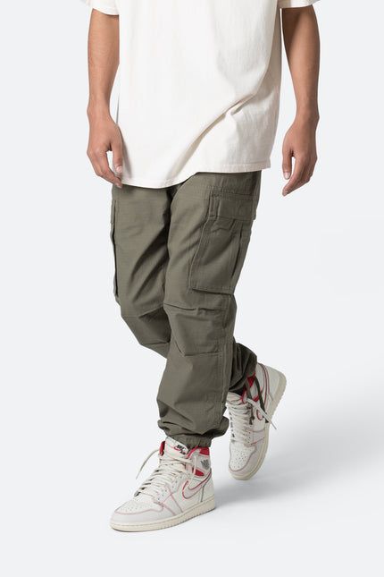 Vintage Cargo Pants - Camo | mnml | shop now Vintage Cargo Pants, Best Couple Pictures, Best Couple, Couple Pictures, The Vintage, Cargo Pants, The Knee, Camo, Shop Now