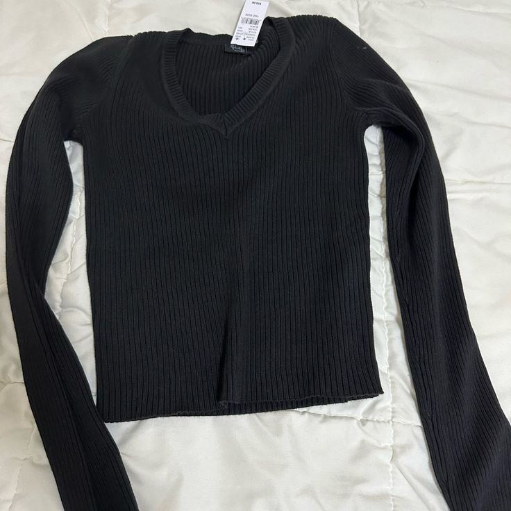 $32 Vneck Black One Size Black Ribbed V-neck Long Sleeve Sweater, Casual V-neck T-shirt For Winter, Trendy V-neck T-shirt For Fall, Trendy V-neck T-shirt For Winter, Winter V-neck T-shirt, Black Casual V-neck Sweater For Fall, Casual Black V-neck Sweater For Fall, Stretch V-neck T-shirt For Winter, Casual Black V-neck Sweater