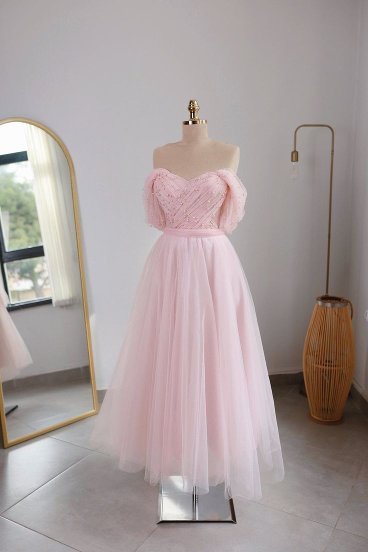 Clara Pearl Pink Dress is tailor-made, has a corset, and is produced according to your chest and waist size. It can be produced in the color and size you want. Because I am a model; Height: 168 cm 56 kg Bust: 85 cm The length of my dress : 120 cm Clara Pearl Pink Dress, Engagement Dress, Promise Dress, Low Shoulder Dress, Corset Dress, Cocktail Dress, Evening Dress, Wedding Dress, Tulle Dress, Tutu Dress Fitted Tulle Evening Dress Tea Length, Fitted Tulle Bridesmaid Dress, Fitted Tulle Ball Gown For Bridesmaid, Tulle Tea Length Evening Dress For Prom, Fitted Tulle Ball Gown With Boned Bodice, Fitted Bridesmaid Dress With Lace Bodice And Sweetheart Neckline, Lace Corset Dress With Fitted Bodice For Banquet, Tulle Tea-length Wedding Dress, Fitted Tulle Ball Gown With Sweetheart Neckline