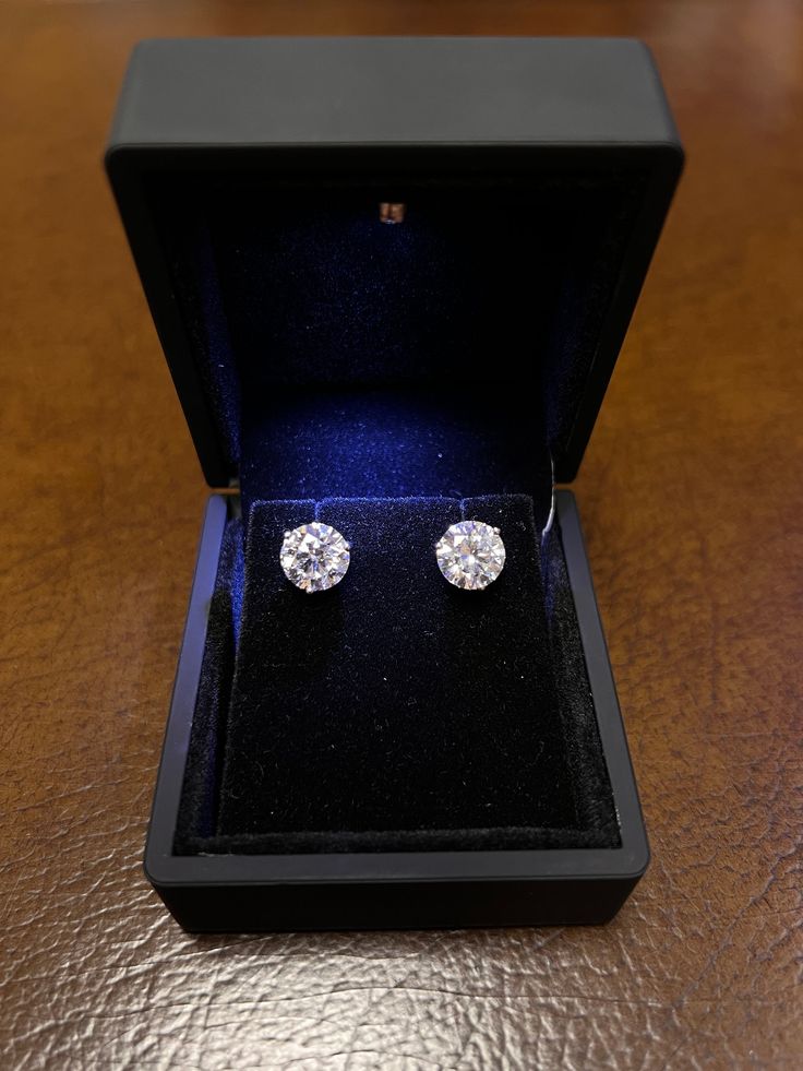 Introducing these breathtaking diamond studs set on 14Kt gold earrings.  Each is 3 carrots, for a total of 6 carrots. All orders come with screwbacks and a free battery-lit earring box similar to the ones photographed. Some of the Diamonds photographed are 2 Ct diamonds and some are 3 Ct diamonds. Actual size may vary. The Diamonds  Diamonds: 2 Lab Grown Diamond Weight: 3 Ct Each, totalling 6 Ct Cut: Round Color: F+ Clarity: SI1+ Certificate: GIA/IGI The Settings  3 Prong Martini 14 Ct Gold in your choice of:  White Gold Yellow Gold Rose Gold Free insured express shipping! Comes with certified IGI/GIA certificates of authenticity. For custom jewelry send us a message! *We proudly donate 10% of proceeds to charity* Follow us on Instagram @ElegantLabsNYC THANK YOU! Round Brilliant Cut Cluster Earrings For Formal Occasions, Round Brilliant Cut Cluster Earrings For Formal Events, Formal Round Brilliant Cut Cluster Earrings, Formal Brilliant Cut Cluster Earrings, Luxury Brilliant Cut Cluster Earrings As Gift, Diamond White Round Cluster Earrings For Formal Events, Luxury Cluster Earrings With Brilliant Cut For Gifts, Formal Round Halo Cluster Earrings, Gift Diamond White Round Cluster Earrings