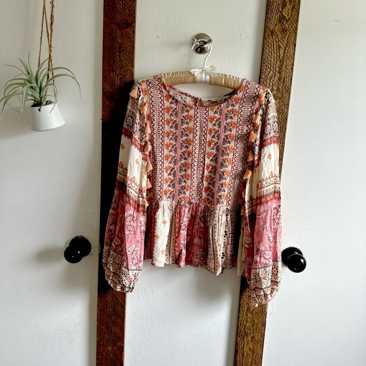 New American Eagle Blouse Bell Sleeve Boho Mixed Media Peasant Size Small Tassels Pastel Pink Gorgeous. Thought It Was From Anthropologie. Excellent Quality & Detail New Without Tags 22” Long 17” Pit To Pit Inventory Bin G Free-spirited Long Sleeve Festival Blouse, Bohemian Fall Top With Tassels, Bohemian Tops With Tassels For Fall, Bohemian Top With Tassels For Fall, Bohemian Fall Festival Blouse, Bohemian Blouse For Fall Festival, Bohemian Peasant Top With Boho Print For Fall, Bohemian Long Sleeve Blouse With Fringe, Bohemian Long Sleeve Fringe Blouse