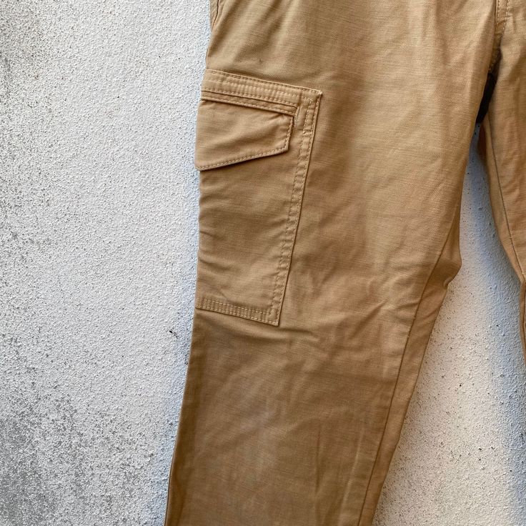 "PLEASE READ DESCRIPTION BELOW BEFORE BUYING👇🏻 *ITEM:Designworks cargo pants *ITEM DETAILS: 👇🏻 Please be aware that all vintage items will usually show a few signs of wear or fading due to age, but anything visible such as stains or holes, and serious flaws have been photographed.For any further information on this item please contact us and we will be happy to help SIZE:50 ON TAG manual size 34\" *ACTUAL SIZE MEASUREMENT: 👇🏻 WAIST: 34\"INCHES LENGTH (OUTSEAM) : 37\"INCHES (INSEAM) : 27\"I Vintage Fendi, Straight Cut, Trouser Pants, Floral Shirt, Black Handbags, Vintage Japanese, Cargo Pants, Mens Pants, Khaki Pants