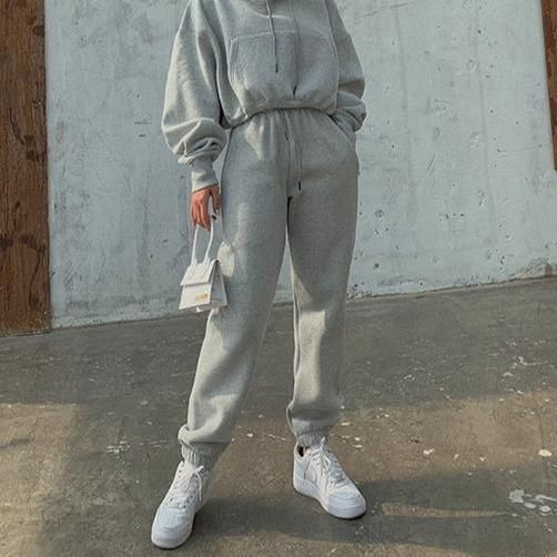 The Basic Sweatpant is a staple piece for those lounge worthy days.
Featuring a baggy look with two side pockets and a tie drawstring. *For the ultimate look pair with our Basic Crop Hoodie!* Sweatpants Outfits, Solid Hoodie, Crop Top Hoodie, Hoodie And Sweatpants, Sports Sweatshirts, Tracksuit Set, Tracksuit Women, Womens Fleece, Grey Pants