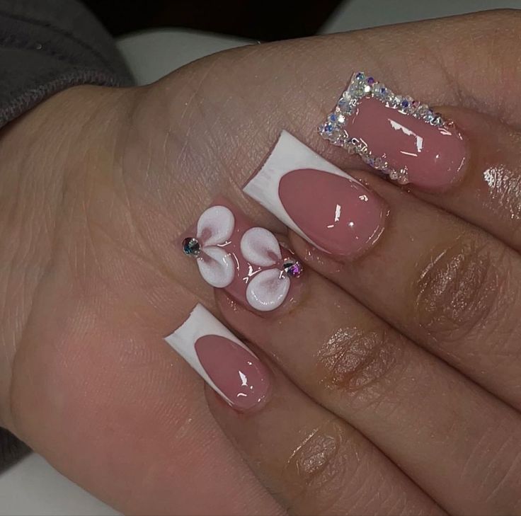 There's a new beauty trend taking over Instagram and it's absolutely stunning. Say hello to "quartz nails". Acrylic Toe Nails, Square Nail Designs, Short Square Nails, Girly Acrylic Nails, Short Square Acrylic Nails, Short Acrylic, Unique Acrylic Nails, Bling Acrylic Nails, Short Acrylic Nails Designs