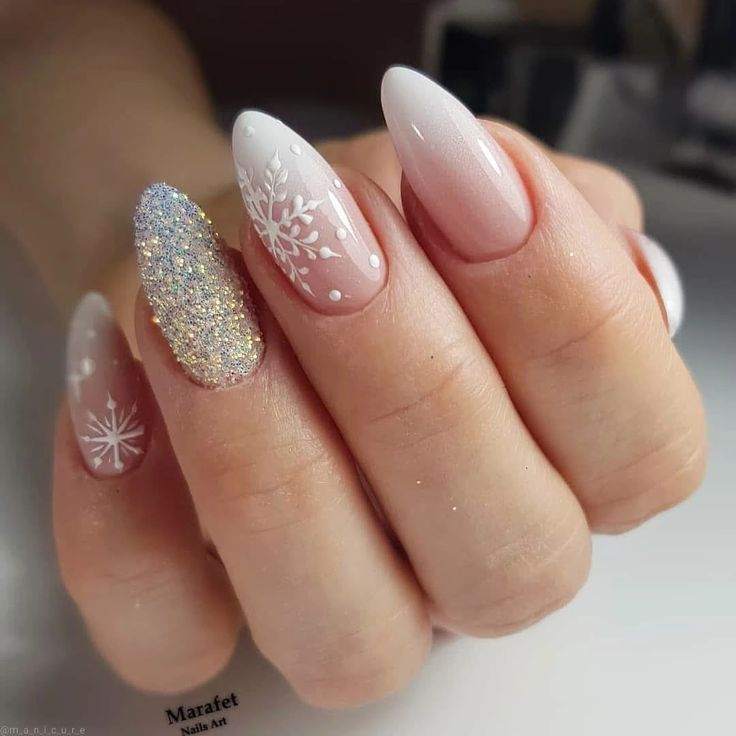 2024 Nails, Christmas Nails Easy, Christmas Gel Nails, Her Nails, Classy Acrylic Nails, Nails Christmas, Snowflake Nails, Christmas Nails Acrylic, Sparkle Nails