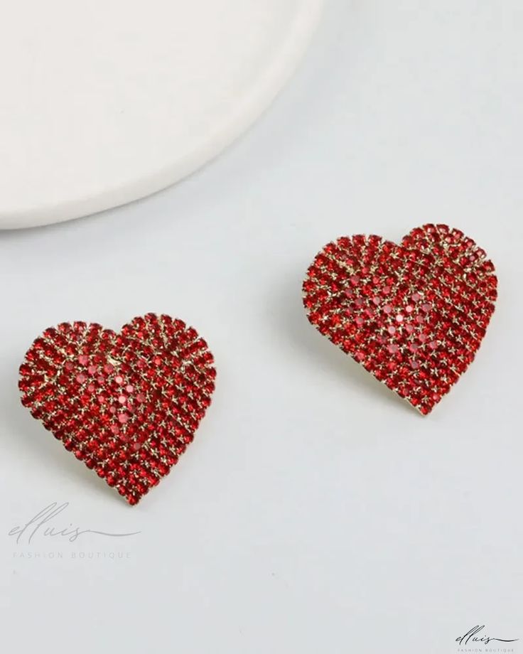 Elluis - Elegant Pair of Rhinestone Heart Stud Earrings Chic Type, Layered Fashion, Heart Stud Earrings, Rhinestone Heart, Elegant Christmas, Vacation Style, Heart Studs, Heart Earrings Studs, Style Chic