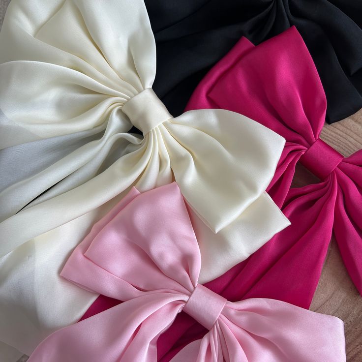 As the newest addition to our bow collection, the luxe silk bow does not disappoint. This oversized bow elevates and adds a pop to any holiday outfit. - Material: Satin - Size: 8.9(L) x 12.6(H) inches - Tight, clasping barrette closure - Designed with love in San Diego Shop the rest of our bow collection here FAQ click here Return Policy click here Chic Detachable Bow For Summer, Chic Summer Bow, Chic Decorative Bow For Black Tie Events, Chic White Bow For Party, Silk Evening Bow With Decorative Detail, White Satin Bow For Evening, Chic Evening Bow With Detachable Feature, Chic Satin Bow For Party, Summer Party Bow Tie With Detachable Bow