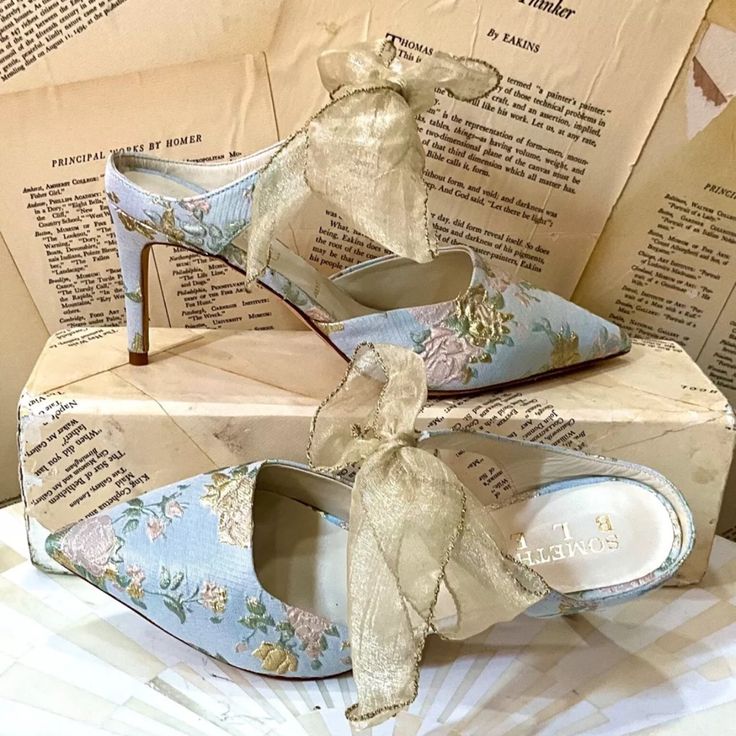 Anthropologie Something Bleu Elvie Mules Blue Floral Brocade Organza Bow Floral Brocade In Subtle Shades Of Gold Blue Green & Pink Muted Gold Organza Bow With Gold Edging New Without Box * Size: 6 Retail Price: $355.00 * 3.5"Stiletto Heel Regency Era Shoes, Gold Organza, Organza Bow, Anthropologie Shoes, Vintage Heels, Regency Era, Shades Of Gold, Stiletto Heel, Blue Floral