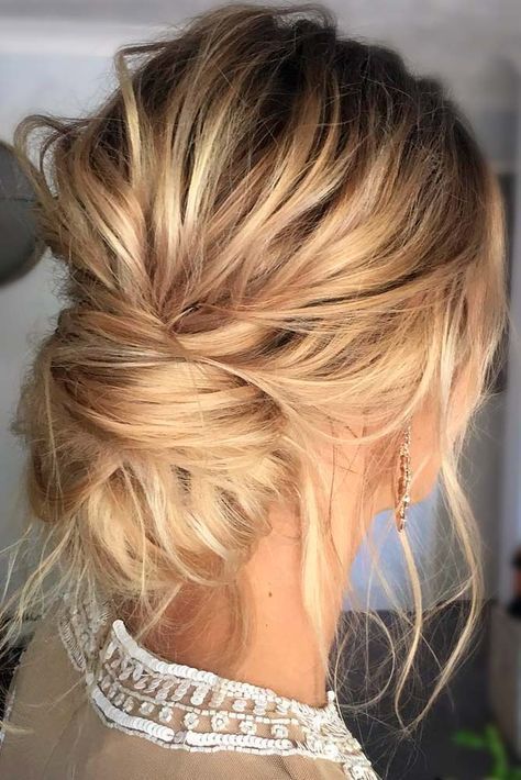 Formal Hairstyles For Long Hair 2023, Updo Messy, Casual Wedding Hair, Easy Wedding Guest Hairstyles, Messy Wedding Hair, Bridesmaid Hair Long, Casually Chic, Chignon Hair, Guest Hair