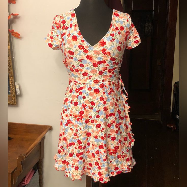 New Without Tags. Never Worn/No Known Flaws. Truly A Lovely Dress. It’s Soft To The Touch (And Comfortable!). The Fit, Material, And Design Make For A Very Flattering, Slimming Fit. Has Stretch To It. Cute Detail On Top Of The Sleeves (Pictured). All-Over Flower Print. Strings On The Side To Tie Anyway You Please. Can Easily Be Dressed Up Or Down. Not Quite “Mini,” But Def More Mini Than Midi. 100% Polyester. Size Small But, Depending On How You Like The Fit, It Can Definitely Fit A Size Medium Fitted Mini Dress With Tie Waist For Spring, Fitted Tie Waist Dress For Vacation, Fitted Multicolor Mini Dress With Tie Back, Fitted Summer Mini Dress With Tie Waist, Fitted Mini Dress With Tie Waist And Short Sleeves, Fitted Multicolor Dress With Tie Waist, Casual Spring Mini Dress With Tie Waist, Casual Mini Dress With Tie Waist For Spring, Fitted Multicolor Dress With Ruffle Hem