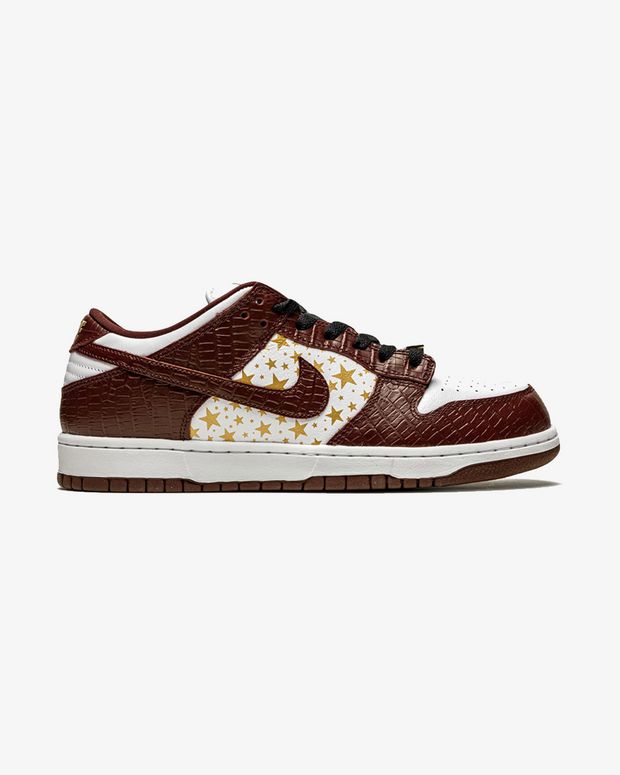 Supreme and Nike SB maintained their collaborative partnership into 2021, unveiling the Nike SB Dunk Low Supreme Barkroot Brown. This design pays homage to the highly coveted 2003 Nike SB Dunk High Supreme, adding a fresh twist with a new color palette and shape while preserving the essence of the original. Nike Sb Dunk High, Sb Dunk High, Nike Sb Dunk Low, Sb Dunk Low, Dunk High, Nike Sb Dunks Low, Nike Sb Dunk, Sb Dunk, Dunk Low