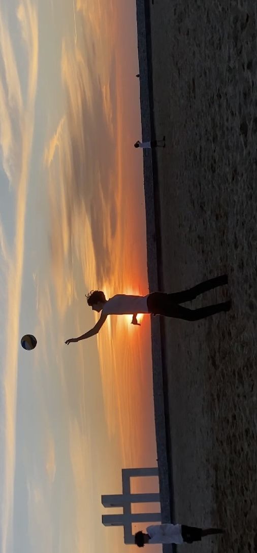 volley-ball sunset boy Men Volleyball Aesthetic, Volleyball Boyfriend Aesthetic, Mens Volleyball Aesthetic, Male Volleyball Aesthetic, Volleyball Boys Aesthetic, Volleyball Player Aesthetic, Volley Aesthetic, Volleyball Guys, Volleyball Boyfriend