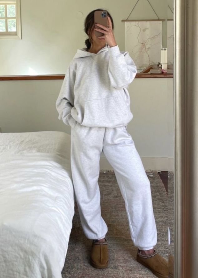 Sweatsuit Set Aesthetic, Cute Sweatsuit Outfits, Sweat Sets Aesthetic, Bodysuit Sweatpants Outfit, Cute Sweat Sets, Basic Comfy Outfits, Matching Sweatsuit Outfits, Matching Sweatpants Outfit, Cute Tracksuits