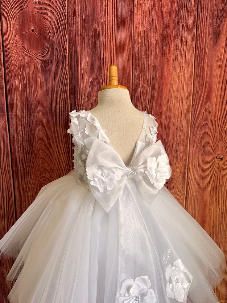 White Flower Girl Dress, Bow Fabric, Dress With Flowers, White Flower Girl Dresses, Line Flower, Different Dresses, Flower Girl Dress, Tea Length, Live Chat