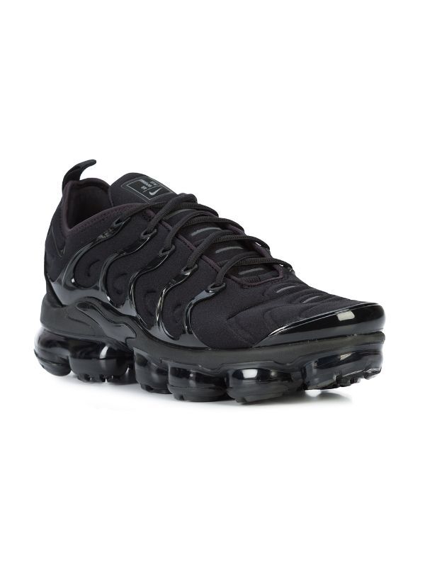 Nike Air VaporMax Plus lace-up Sneakers - Farfetch Nike Tenis, Nike Noir, Tenis Nike Air, Air Vapormax Plus, Nike Air Vapormax Plus, Sneakers Nike Air Max, Black Nike Shoes, Basket Noir, Shoes Sneakers Jordans