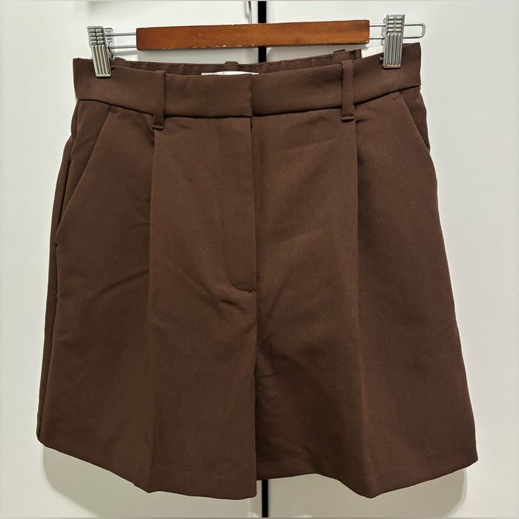 * Ships In 1-3 Business Days * Ultra High Rise Tailored Short Condition: Brand New! Color: Brown Size: Small Sku: 655620454 Comfortable 5 Inch (13 Cm) Tailored Shorts In An Ultra High Rise And Soft Structured Fabric, With Belt Loops, Pockets And Pleating Details. Brown Shorts For Workwear, Brown Shorts For Summer Workwear, Brown Workwear Shorts, Brown Summer Workwear Shorts, Chic Brown Short Bottoms, Chic Brown Short Length Bottoms, Chic Short Length Brown Bottoms, Workwear Shorts For Fall With Short Inseam, Fitted Brown Bottoms With Short Inseam