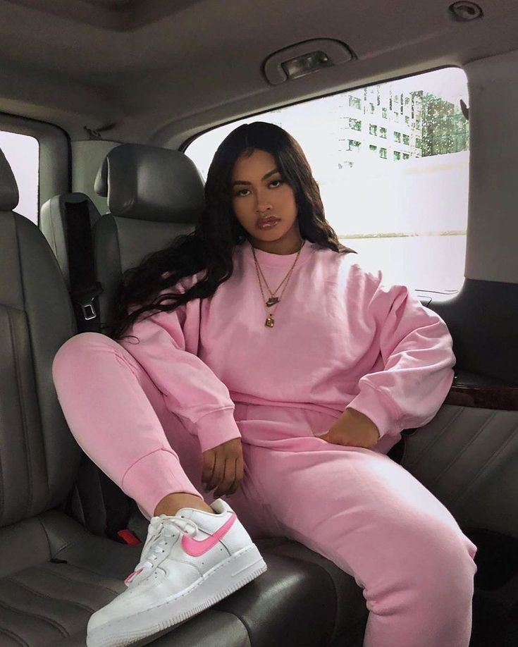 Female Photos, Winter Baddie, Look Hip Hop, Future Clothing, Slay Fits, Highsnobiety Fashion, Everyday Fits, Teenage Outfits, Sweatpants Outfit