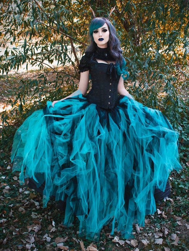 Obsidian Kerttu, Gothic Ball Gown, Punk Prom, Goth Prom Dress, Goth Wedding Dresses, Goth Prom, Pastel Punk, Diy Kostüm, Black White Outfit