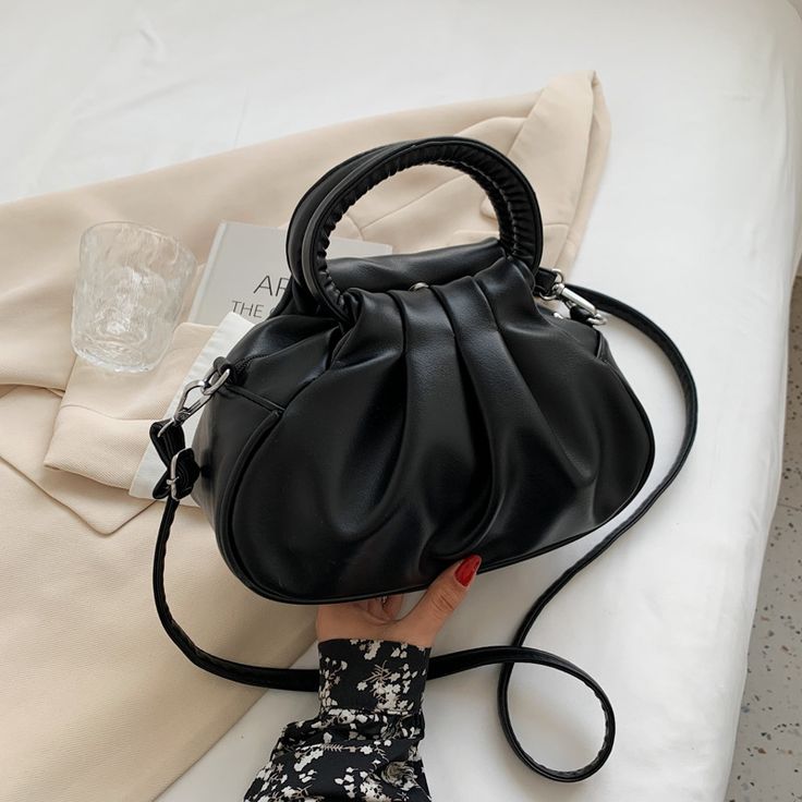 Elegant Pleated Clutch Bag with Padded Handle Cloud Bag, Commuter Bag, Retro Women, Mini Handbags, Shoulder Messenger Bag, Hand Bag, Fashion Handbags, Small Bags, Bags Women