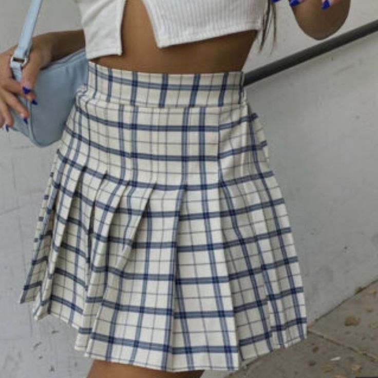 Listed As Xs But Is Stated That It's Xs/S Size**** Box 5+ Comp/Right/Front White High Waist Y2k Mini Skirt, High Waist Pleated Skirt For School, High Waist Fitted Skirt For School, Y2k Mini Skirt For Fall, Y2k Style Mini Skirt For Fall, Y2k Fall Mini Skirt, Trendy Flared Mini Skirt For School, Trendy Fitted Mini Pleated Skirt, Fitted Trendy Mini Pleated Skirt