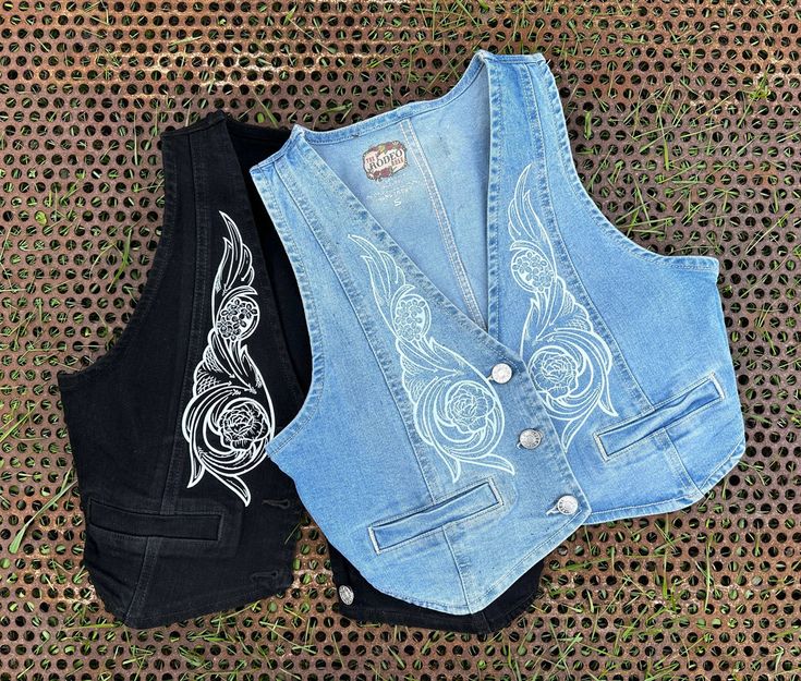 Introducing our denim cropped vest, a standout piece with hand-drawn tooled leather patterns by Amanda Rose. This vest not only screams style but also offers exceptional comfort with its lightweight, stretchy material. The intricate design featuring roses, petite flowers, and scrollwork adds a touch of sophistication a Boots Makeup, Petite Flowers, Cropped Denim Vest, Crop Denim Vest, Western Vest, Leather Patterns, Leather Tooling Patterns, Small Hair Clips, Rodeo Shirts