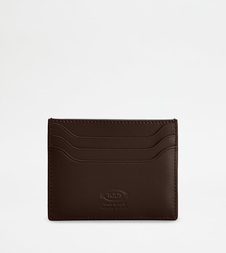 Card holder in leather with metal T Timeless logo. A refined accessory with timeless taste. Elegant Brown Wallet With Rfid Blocking, Elegant Leather Card Holder With Coin Pocket, Elegant Leather Card Holder With Rfid Blocking, Luxury Leather Card Holder With Coin Pocket, Formal Leather Card Holder With Slots, Elegant Brown Card Holder With Coin Pocket, Leather Card Holder With Engraved Logo, Elegant Smooth Grain Leather Card Holder For Formal Use, Classic Card Holder With Leather Lining For Formal Use