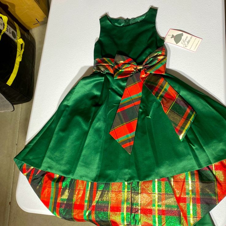 Beautiful Xmas Dress Children’s 7 Green Christmas Dress For Dress-up, Green Christmas Dress-up Dresses, Green Christmas Dresses For Dress-up, Green Christmas Dress For Holiday Dress-up, Green Christmas Holiday Dress For Dress-up, Green Holiday Dress For Winter, Green Christmas Holiday Dress, Festive Green Dress, Fitted Festive Holiday Dress