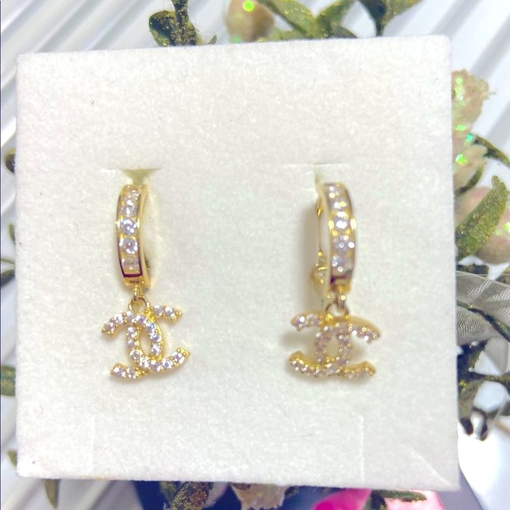 Beautiful Huggies Earrings With/Cz Cubic In 14kt . Italian Gold. Yellow Gold Earrings, Yellow Gold Earring, Earrings Color, Huggies Earrings, Gold Earrings, Yellow Gold, Women Jewelry, Yellow, Gold