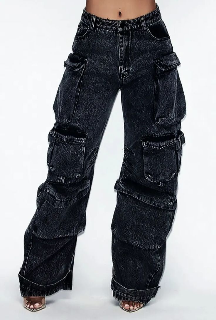 Make a statement with our women's washed multi pocket baggy jeans. crafted from durable denim fabric, these jeans bring a stylish and comfortable fit! Harajuku Punk, Jeans Claro, Denim Decor, Denim Pants Mens, Denim Cargo Pants, Wide Trousers, High Street Fashion, Estilo Punk, Street Style Trends