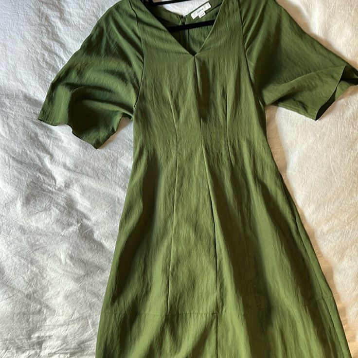 Gorgeous Green Vince Dress - Nwot - Flowing Quarter Sleeves - Long Middy Length. Sadly Gained Weight And No Longer Fits. Size Xxs Fitted Green V-neck Dress For Work, Olive Fitted Knee-length Dress, Green V-neck Dress For Spring Workwear, Green Fitted V-neck Workwear Dress, Green Fitted V-neck Dress For Work, Olive Fitted V-neck Dress, Green Fitted Short Sleeve V-neck Dress, Green Midi-length V-neck Dress For Formal Occasions, Spring Olive Knee-length Midi Dress