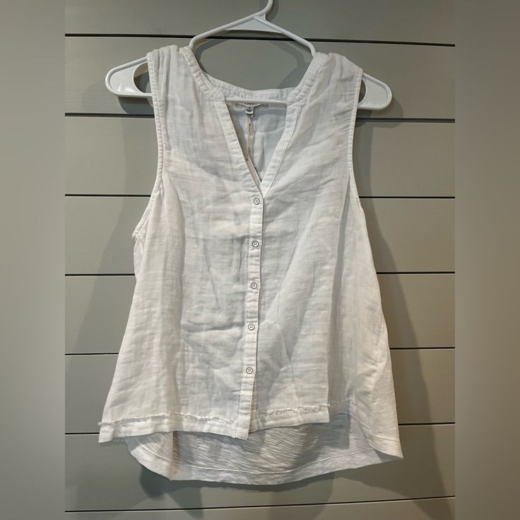 Splendid Button Up Sleeveless Blouse -S - Nwt Sleeveless Buttoned Top For Vacation, Sleeveless Tops With Buttons For Vacation, White Tank Top With Buttons, White Buttoned Tank Top, Sleeveless Beach Blouse With Button Closure, Sleeveless Blouse With Button Closure For Beach, Pink Flannel Shirt, Summer Plaid, Women's Button Down Shirt