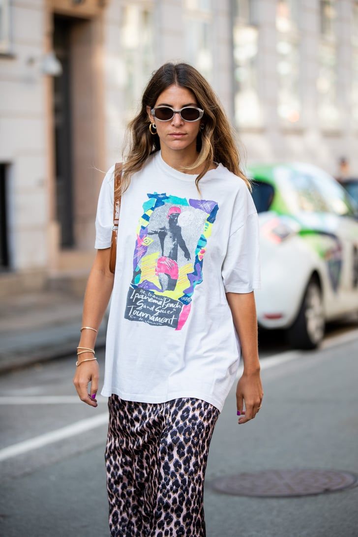 Transitional Outfits Summer To Fall, Street Style Tshirt, Tshirt Ootd, Transition Outfits, Summer To Fall, Fall Street Style, Summer Trends, Inspiration Mode, Looks Style