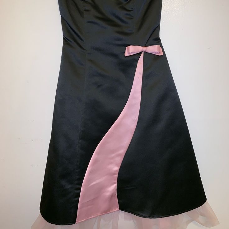 Brand New Gorgeous Pink And Black Satin Dress With Tool Hem And Bow. Never Been Worn. Preserved In A Dry Cool Closet On Hanger. Beautiful Piece For A Variety Of Occasions! Pink And Black Hoco Dress, 2000s Hoco Dress, 2000s Prom Dress, Cool Closet, Bday Dresses, Ghost Aesthetic, Calm Fits, Pink And Green Dress, Vintage 90s Dress