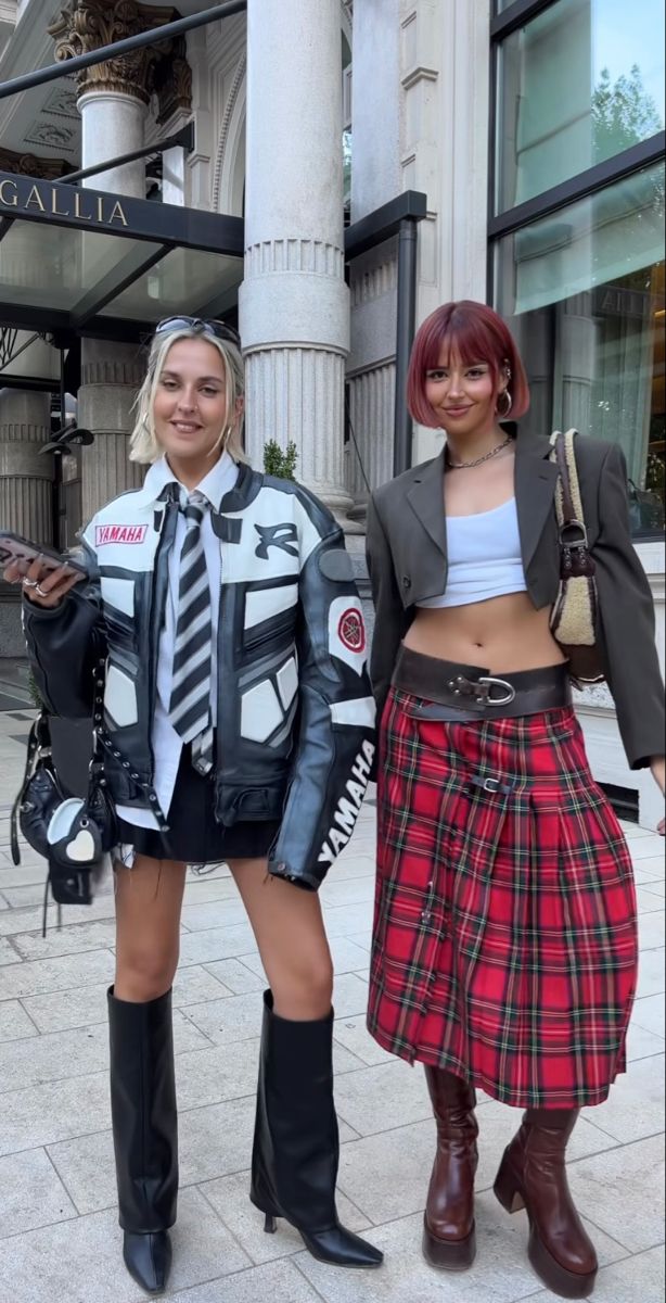 Preppy Alternative Style, Burns Night Outfits, Japan Street Style Women, Rocker Chic Outfit, Berlin Street Style, Mini Skirts Fashion, Red And Black Outfits, Kilt Outfits, Autumn Street Style