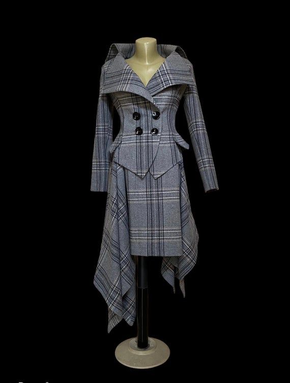 This is a very stylish and elegant wool plaid suit blazer.  Leght  of the jacket is58 cm - at back. made of very soft and high quality woolen fabric. The jacket is fully lined. The skirt is unlined. SIZE CHARTSIZE S  - US  6, UK 8, EU 36bust:  bust around 34.5”/90cmWaist:  waist around 27.5”/70cmHips: hips around 34.5”/90cmSIZE M  -  US 8, UK 10, EU 38bust: bust around 37.5”/95cmWaist:  waist around 29.5”/75cmHips:  hips around 37.5”/95cmSIZE L - US 10, UK 12, EU 40bust:  bust around 39.5"/100cm Elegant Plaid Outerwear For Winter, Elegant Plaid Winter Outerwear, Winter Wool Plaid Blazer, Tailored Plaid Tweed Jacket For Winter, Plaid Single Breasted Long Sleeve Wool Coat, Plaid Single Breasted Wool Coat, Plaid Single-breasted Wool Coat With Long Sleeves, Fitted Double-breasted Houndstooth Blazer, Fitted Winter Suit With Houndstooth Pattern