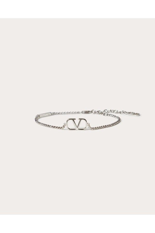 Find VALENTINO Vlogo Signature Metal Bracelet on Editorialist. Valentino Garavani VLogo Signature bracelet in metal. - Palladium-finish - Adjustable fastening: 18 to 26 cm/7 to 10.2 in. - Made in Italy Signature Bracelet, Metal Bracelet, Nature Bracelets, Metal Bracelets, Pink Gold, Valentino Garavani, Womens Jewelry Bracelets, In Italy, Women Jewelry