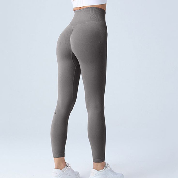 Información del Producto:
 Adecuado para deportes: deportes yoga fitness ocio
 Género aplicable: Mujer
 Temporada adecuada: verano, invierno, primavera, otoño.
 Serie: pantalones de yoga
 Imagen: Señora
 Nombre de la tela: fibra química mezclada
 Composición de la tela: nailon/nylon
 Contenido de la tela: 95 (%)
 Talla: S (40-50 kg), Mﾠ(50-57,5 kg)ﾠ, Lﾠﾠ(57,5-65 kg) 




 Características: Pantalones deportivos para correr.
 Producto: Pantalones deportivos  
Punto de venta; Pantalones deportivos Peach Butt para mujer.

 Lista de embalaje: 1 * pantalones Solid Seamless Yoga Pants For Gym, Full Length Seamless Yoga Pants For Gym, Gray Seamless Workout Bottoms, Moisture-wicking Seamless Yoga Pants, Gray Compression Seamless Leggings, Gray Compression Leggings With Seamless Construction, Solid Seamless Yoga Pants For Workout, Gray Micro-elastic Breathable Activewear, Gray Breathable Activewear For Pilates