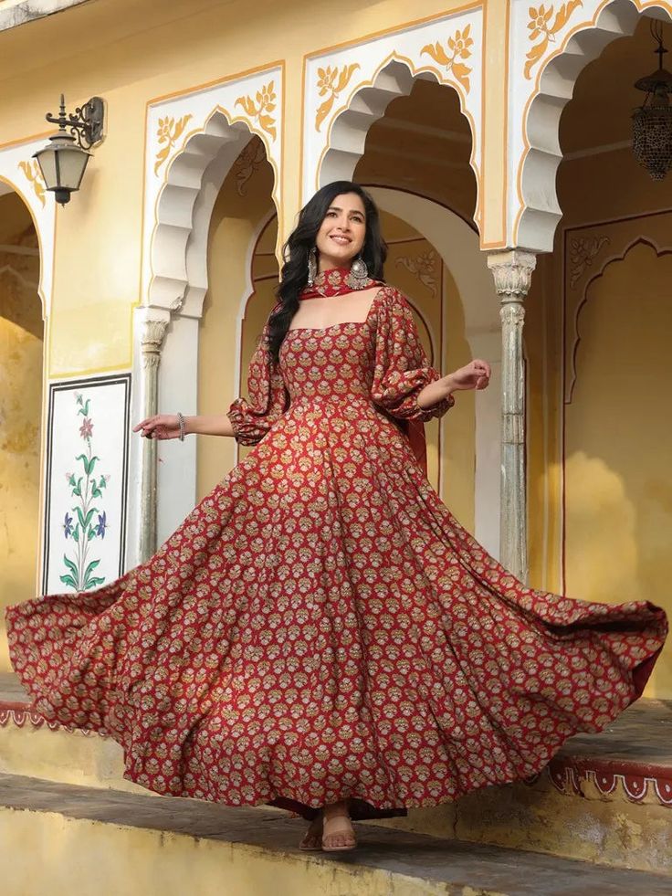 Maroon Chanderi Printed Gown with Organza Dupatta Square Neck Kurta Designs Women, Sleeves For Anarkali Dress, Simple Dress Set, Square Neck Anarkali Suit, Square Neck For Kurti, Square Neckline Kurti, Deep Square Neck Kurti, Panel Cut Anarkali Designs, Square Neck Suit Indian