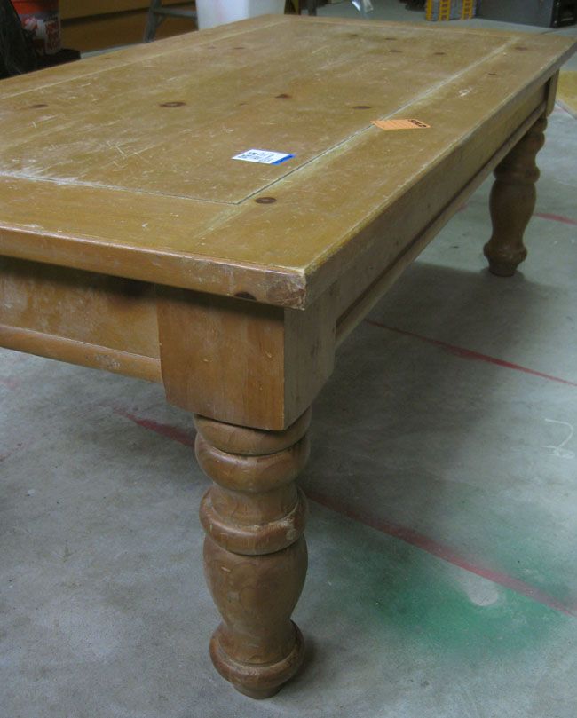 an old wooden table is sitting on the floor